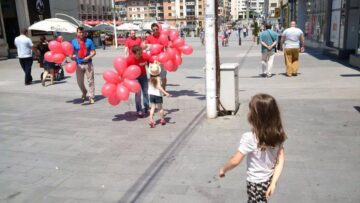 Peste 300 de copii din municipiul reședință de județ au primit de ziua lor daruri din partea tinerilor din organizația municipală Suceava a PSD