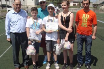 O parte dintre medaliații turneului de la Fălticeni