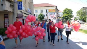 Peste 300 de copii din municipiul reședință de județ au primit de ziua lor daruri din partea tinerilor din organizația municipală Suceava a PSD