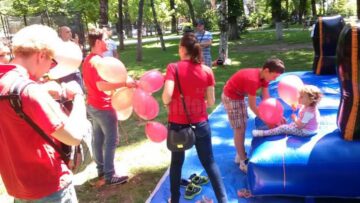Peste 300 de copii din municipiul reședință de județ au primit de ziua lor daruri din partea tinerilor din organizația municipală Suceava a PSD