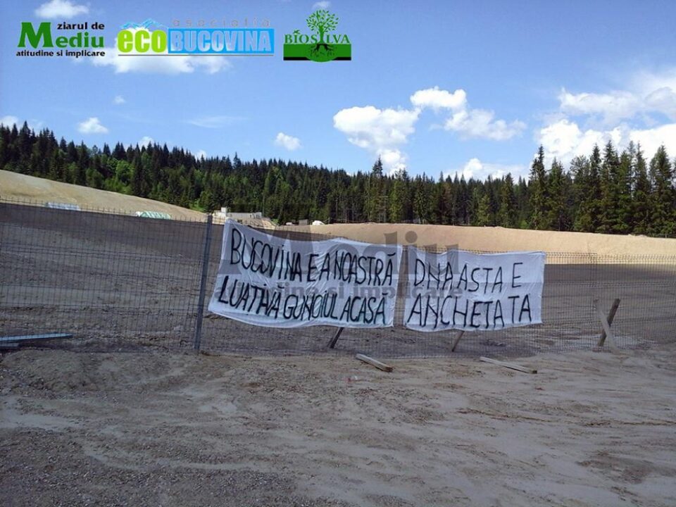 Un amplu protest împotriva acestui proiect, dar și a tăierilor ilegale de păduri, este programat vineri după-amiază, la ora 17.00, în fața Prefecturii Suceava