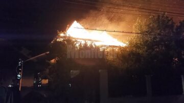Un incendiu de proporții, izbucnit în plină noapte, a distrus mare parte din două gospodării din comuna Marginea
