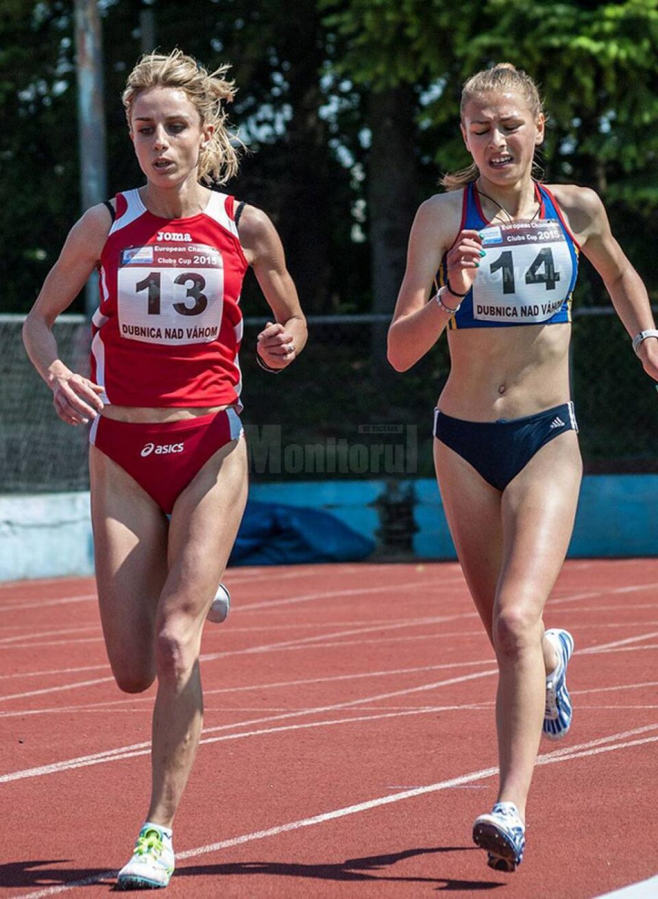 Andreea Doroftei (dreapta) a câștigat argintul în proba de 3000 metri la europenele intercluburi Andreea Doroftei (dreapta) a câștigat argintul în proba de 3000 metri la europenele intercluburi