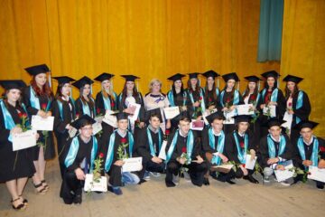 Aproape 500 de absolvenți ai Colegiului „Dimitrie Cantemir” și-au luat rămas bun de la anii de liceu