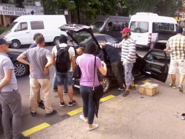 Prinși de caguliști în centrul Sucevei, după ce-au ridicat un colet cu droguri de la o firmă de transport internațional