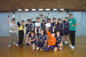 Echipa de minihandbal CSU Junior Suceava luptă pentru un loc cât mai bun la turneul semifinal