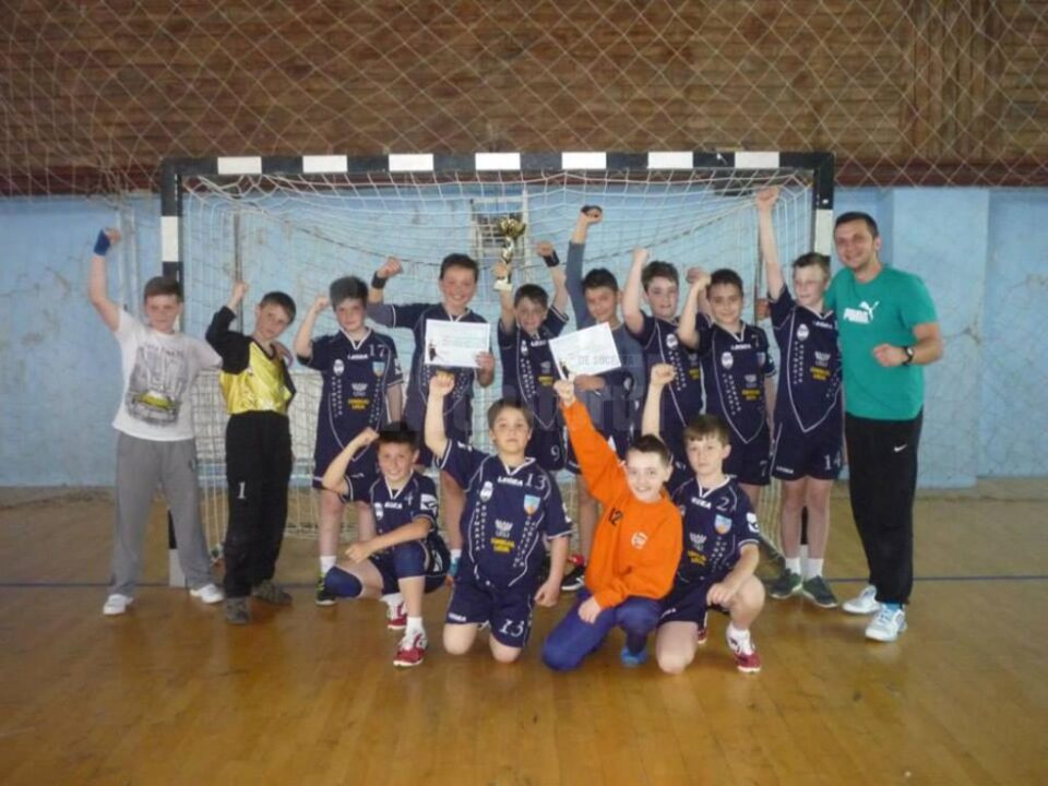 Echipa de minihandbal CSU Junior Suceava luptă pentru un loc cât mai bun la turneul semifinal Echipa de minihandbal CSU Junior Suceava luptă pentru un loc cât mai bun la turneul semifinal