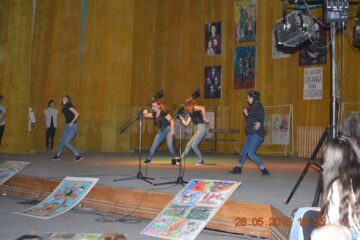 Micii artiști s-au pregătit conștiincios pentru a evolua în fața spectatorilor