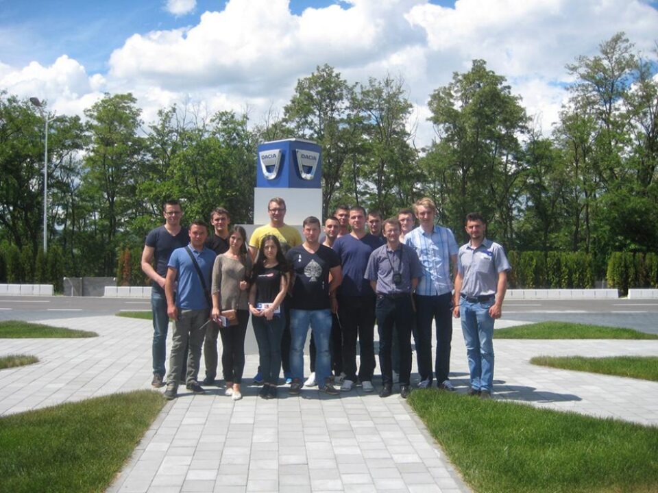Studenți ai Facultății de Inginerie Mecanică, în vizită la Uzinele Dacia-Renault