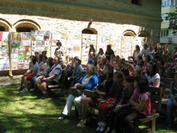 Expoziția-concurs de desene „Vis de copil în casa bunicilor”