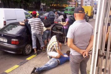 Dintre cei doi tineri săltați joi dimineață de ofițerii Antidrog, doar unul dintre aceștia a ajuns după gratii