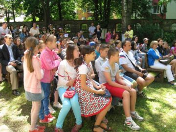 Expoziția-concurs de desene „Vis de copil în casa bunicilor”