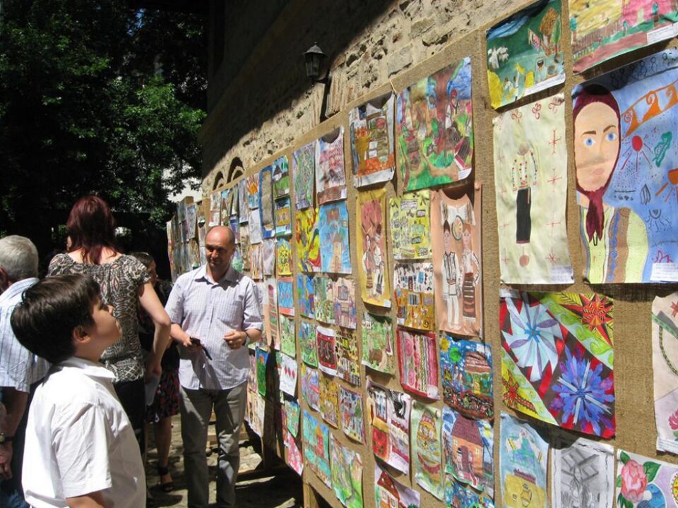 Expoziția concurs de desene „Vis de copil în casa bunicilor”