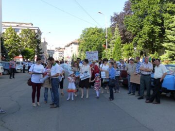 „DNA, DNA, asta e ancheta ta!”, strigătul sucevenilor veniți să spună „Stop” tăierilor ilegale de păduri