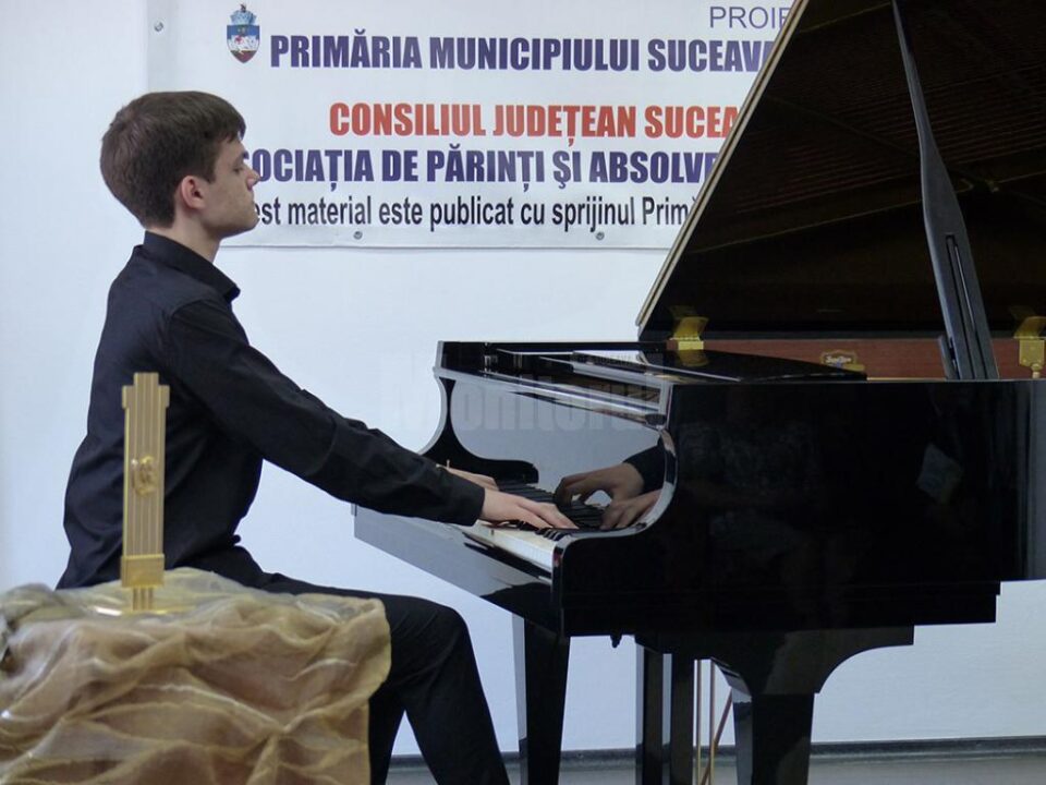 Andy Jeffery Macsim, laureatul din 2014, a susținut un minirecital
