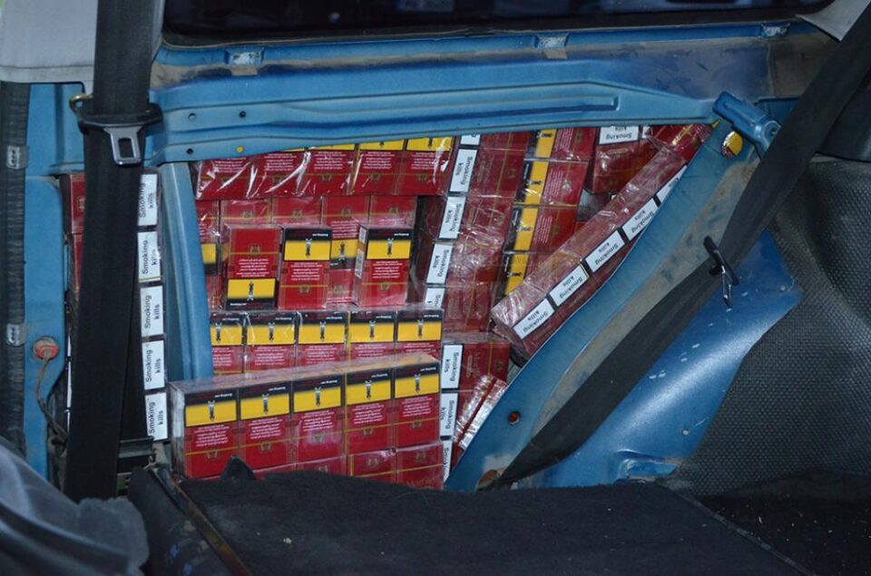 Țigări ucrainene de peste 40.000 de euro și un autoturism de teren, abandonate de contrabandiști la Ghicea