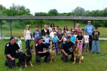 Beneficiarii Casei de Tip Familial ,,Visătorii” din Fundu Moldovei, în excursie prin județ