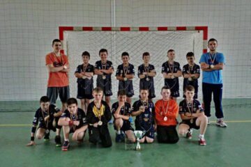 Echipa de minihandbal CSU Suceava, pregătită de profesorul Vasile Boca, a devenit vicecampioană națională
