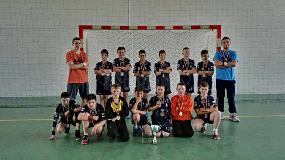 Echipa de minihandbal CSU Suceava, pregătită de profesorul Vasile Boca, a devenit vicecampioană națională