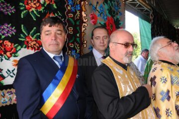 Aproape 500 de credincioși au participat duminică la resfințirea Bisericii „Sf. Treime” din comuna Fântâna Mare