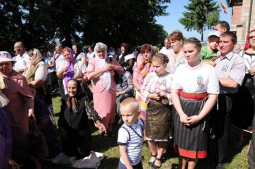 Aproape 500 de credincioși au participat duminică la resfințirea Bisericii „Sf. Treime” din comuna Fântâna Mare