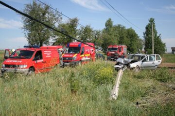 Stâlpul electric a fost pus la pământ