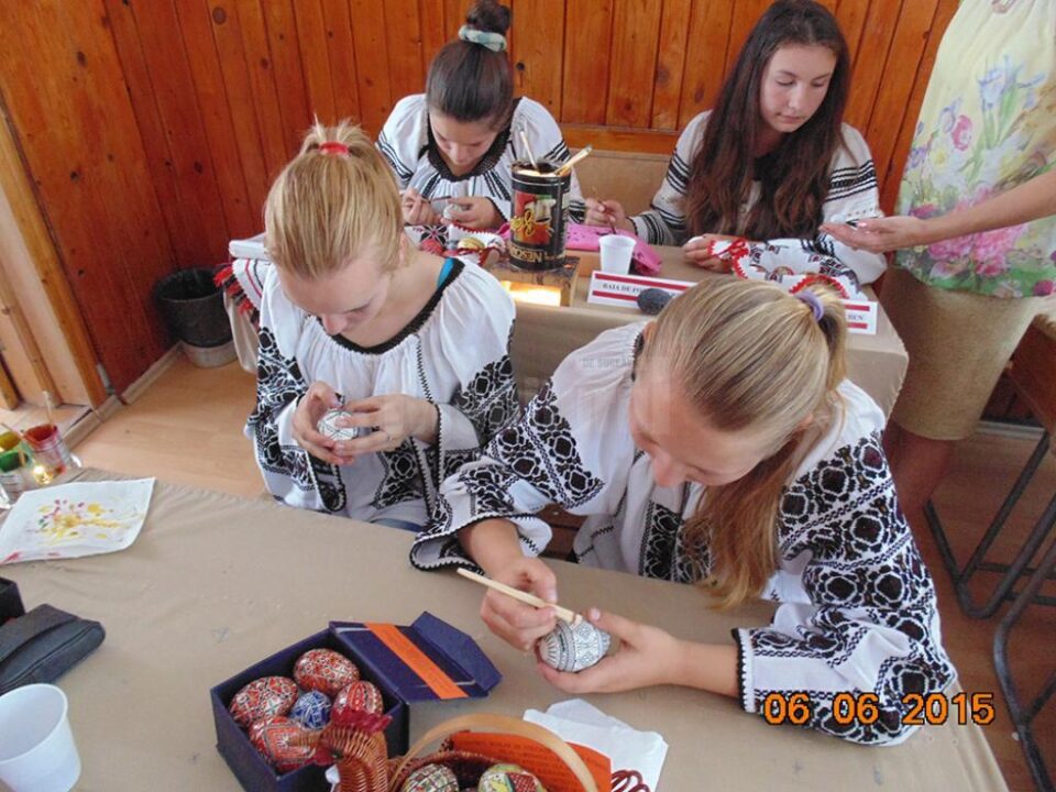 Concursul interjudețean „Armonie prin artă populară și tradiții”, ediția a VI-a, găzduit de Centrul Școlar Suceava