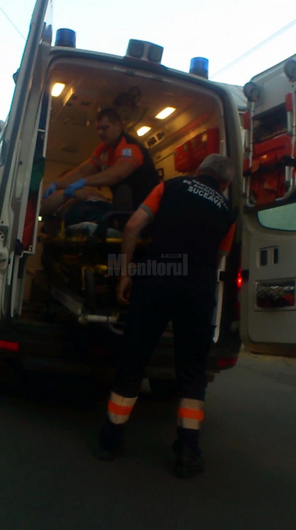 Bărbatul, care a intrat în stop cardio-respirator, a fost preluat de ambulanță