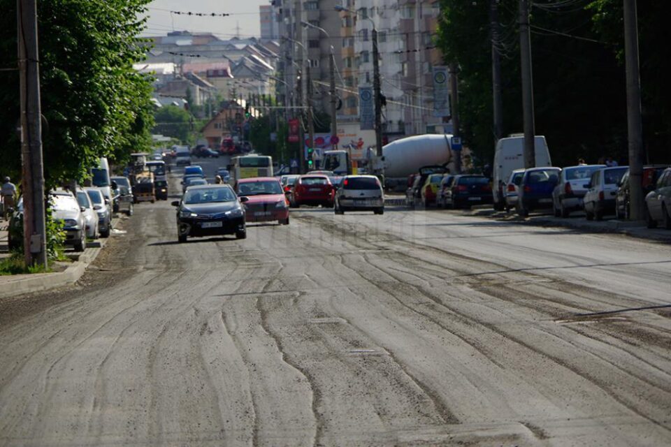 Bulevardul George Enescu va fi blocat parțial traficului rutier, timp de trei zile, începând de mâine dimineață Bulevardul George Enescu va fi blocat parțial traficului rutier, timp de trei zile, începând de mâine dimineață