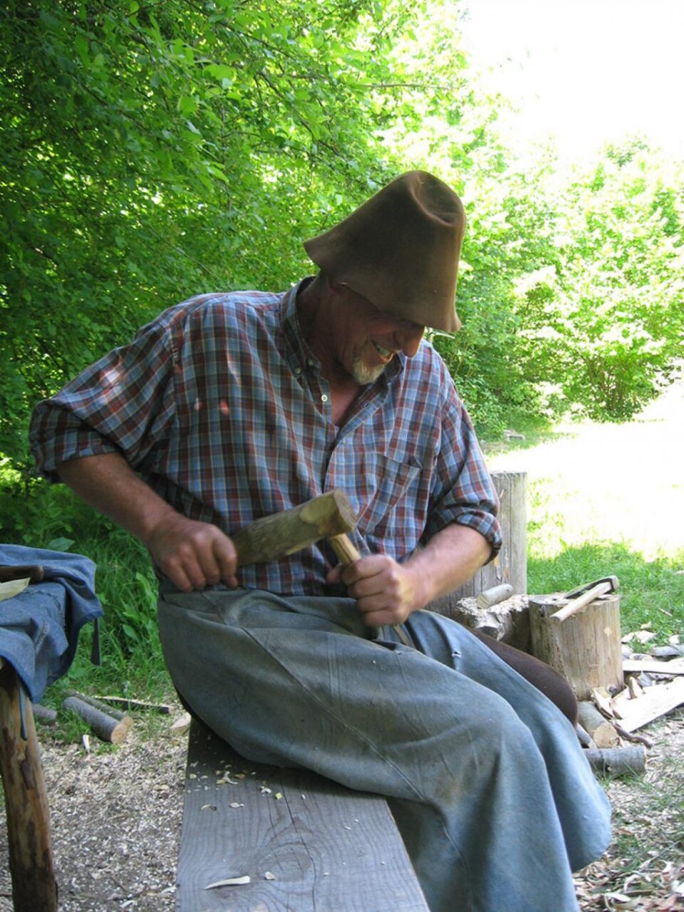 Sculptorul Toader Ignătescu