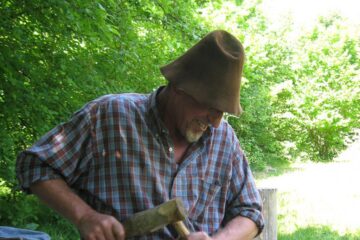 Sculptorul Toader Ignătescu