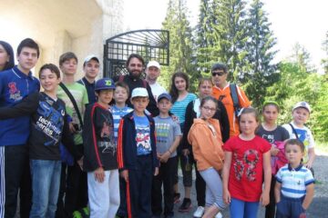 Excursie pentru copiii care participă la cateheză, la Biserica „Sf. Dumitru” din Suceava