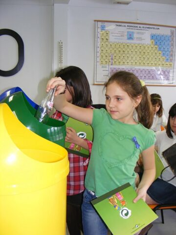 Copii suceveni, premiați în cadrul proiectului educațional ECOlimpiada Elevilor