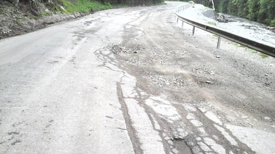 Așa arată DN 18, pe numeroase porțiuni