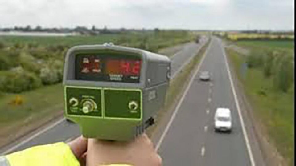 „Pistolul” radar cu laser a fost folosit la Suceava doar pentru probe și pentru instruirea unor lucrători de poliție rutieră în folosirea sa „Pistolul” radar cu laser a fost folosit la Suceava doar pentru probe și pentru instruirea unor lucrători de poliție rutieră în folosirea sa