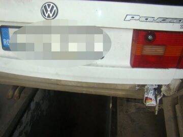 Țigări ascunse în lonjeroane, portiere și pereți de autoturisme, descoperite în Vama Siret
