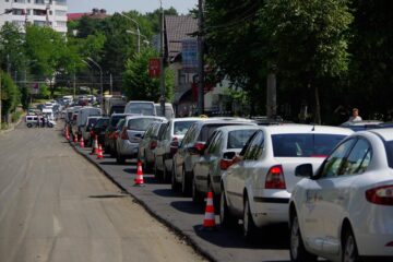 Asfaltarea bulevardului George Enescu a dat peste cap traficul rutier pe multe din străzile Sucevei