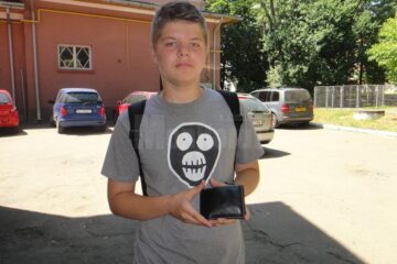 Valentin Lavric, elev în clasa a IX-a, a predat la poliție portmoneul cu acte și cu 439 de lei