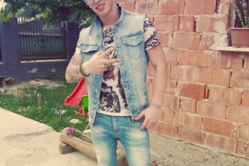 Săvel Cătălin Ostăcioaie a postat pe Facebook o manea cu texte amenințătoare: „Vă nenorocesc pe toți și mă-întorc răzând”