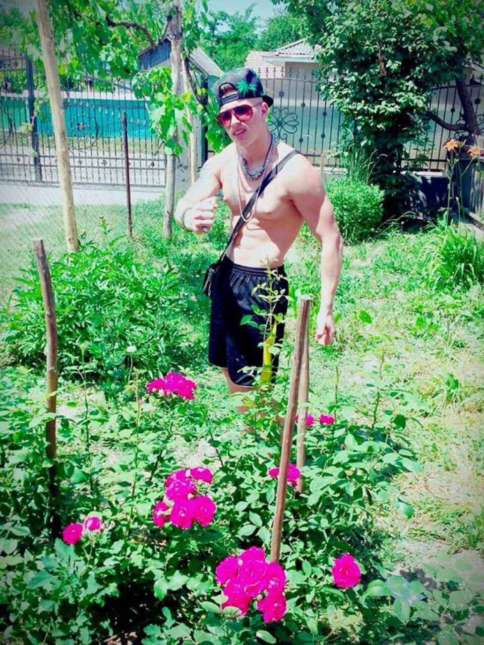 Săvel Cătălin Ostăcioaie a postat pe Facebook o manea cu texte amenințătoare: „Vă nenorocesc pe toți și mă-întorc răzând”