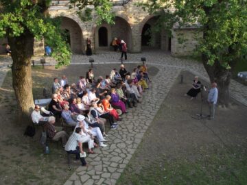 Recital de poezie în Cetatea de Scaun a Sucevei