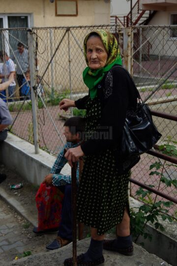 Bătrâni transformați de UE în fermieri și care sperau ieri să-și depună dosarele, pentru a nu fi penalizați