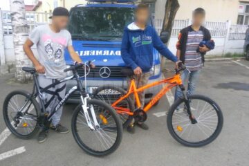 Hoți de biciclete, prinși de jandarmi