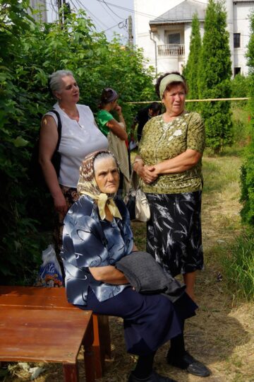 Bătrâni transformați de UE în fermieri și care sperau ieri să-și depună dosarele, pentru a nu fi penalizați