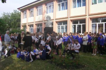 Școala Gimnazială „Mihai Eminescu” din Rădăuți și-a comemorat patronul spiritual