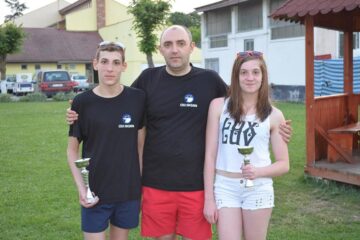 Șerban Cotos și Antonia Nițu, împreună cu antrenorul Cezar Moscaliuc