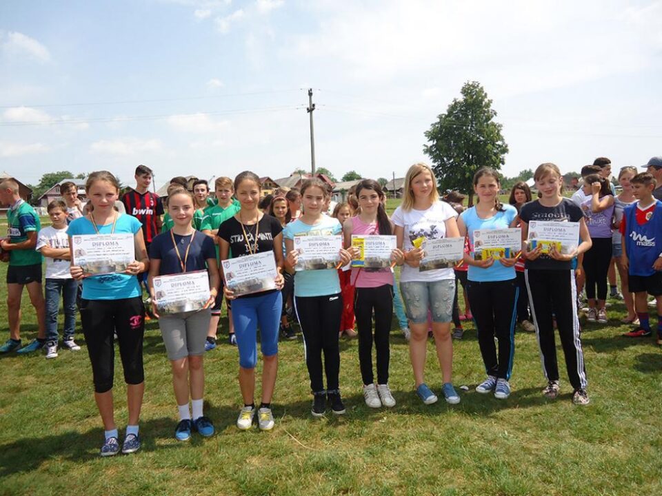Câștigătorii au primit diplome, medalii, cupe și tricouri din partea Direcției Județene pentru Tineret și Sport Suceava