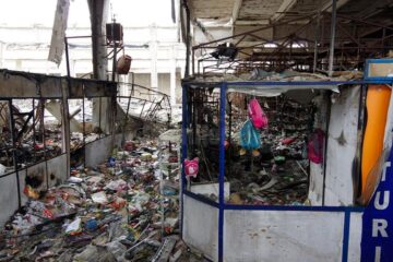 În interiorul Centrului Comercial Rozita au rămas mari cantități de mărfuri, parte din ele alimentare