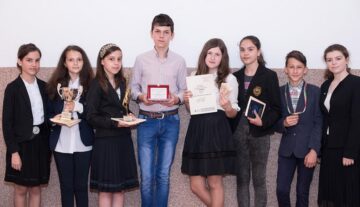 Elevi ai Școlii „Miron Costin”, premiați în Milano, Italia, în cadrul unui concurs internațional de poezie