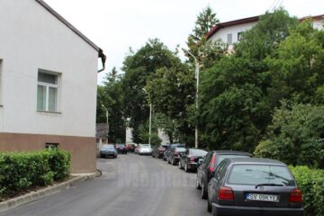 Strada Ion Vodă Viteazul a rămas fără trotuar, temporar